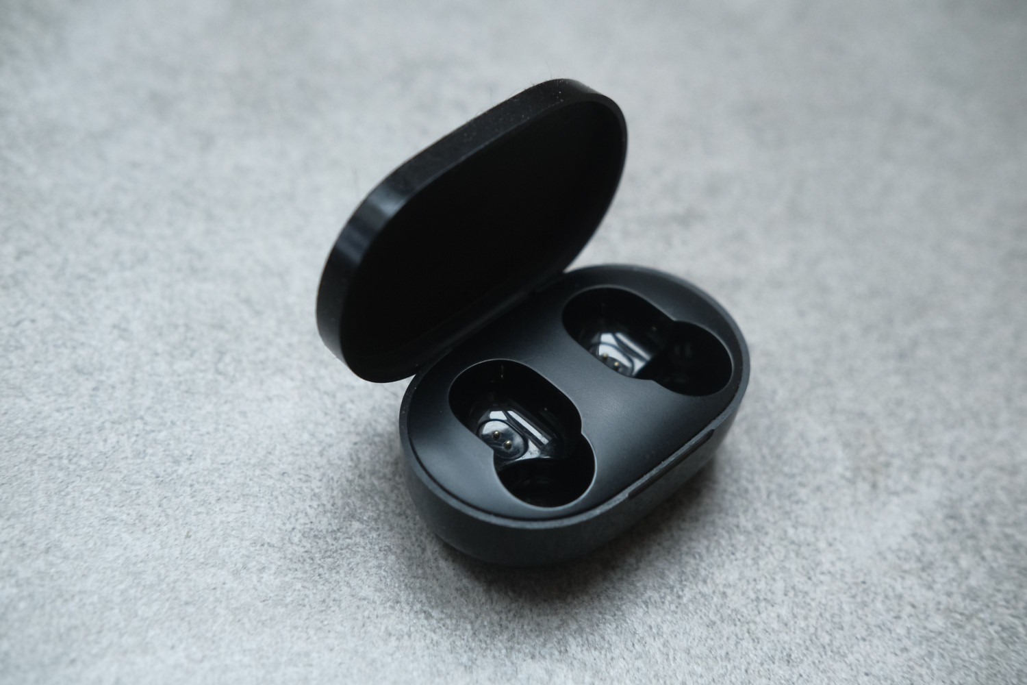Carcasa de unos auriculares true wireless